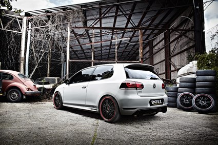 billede af alufælge DOTZ TUNING Shift Pinstripe Red på vw golf